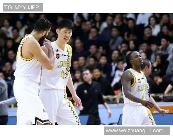 重庆羽毛球队以85分领跑大师赛积分榜展现强劲实力与团队合作精神